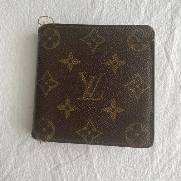 Louis Vuitton Monogram Bifold Wallet - Picture 1 of 9